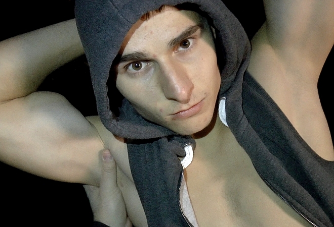 Muscle Worship in the dark forest