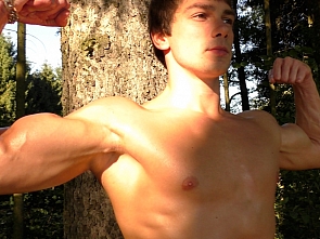 Muscle Worship - Flexing