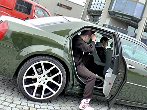 Back in the limo - Play with a big dick