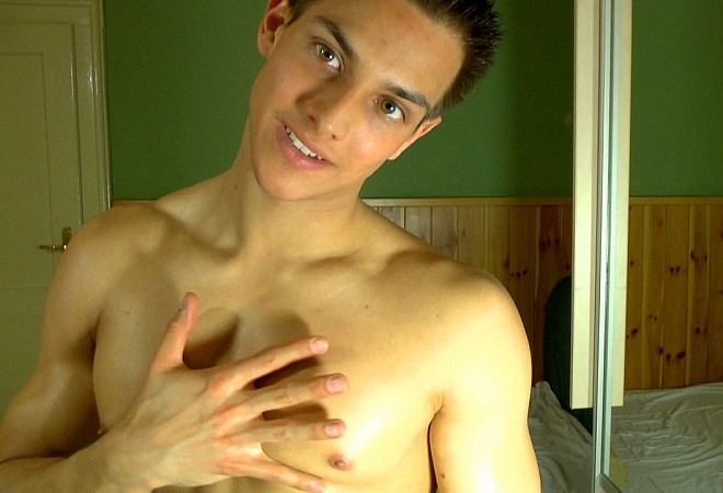 Cute boy on his webcam showing off his sexy body - Part1