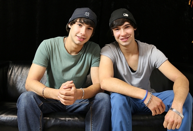 Exclusive Casting - 18 Cute Twins
